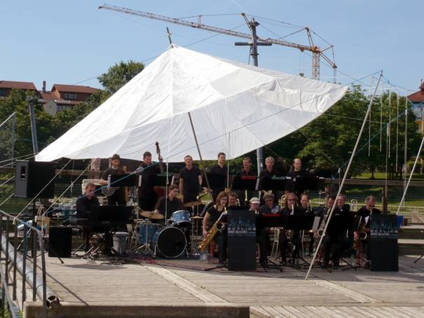 Under Construction - Big Band Auftritt im Seepark 001